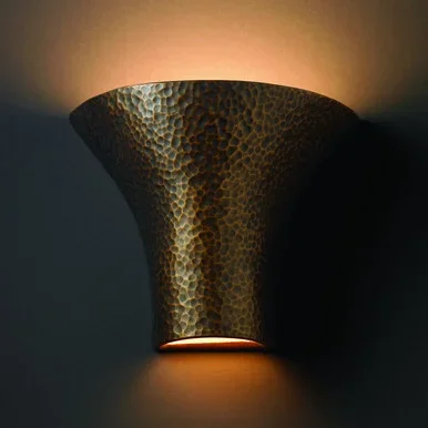 Justice Designs Ambiance LED Lantern in Hammered Brass – CER-8811-HMBR-LED1-1000