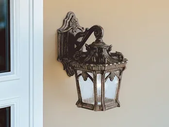 meineWunschleuchte Kleine antike LED Außenwandleuchte hängend Bronzefarbig, Höhe 27cm